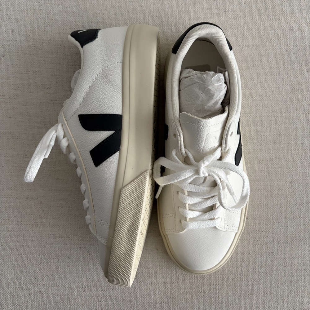 NEW Veja Campo White & Black Sneakers | Size 6 / EU 37 | New in Box (NIB)